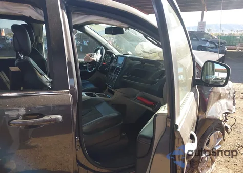 2019 Dodge Grand Caravan Sxt z USA, uszkodzony, nr VIN 2C4RDGCG7KR674216